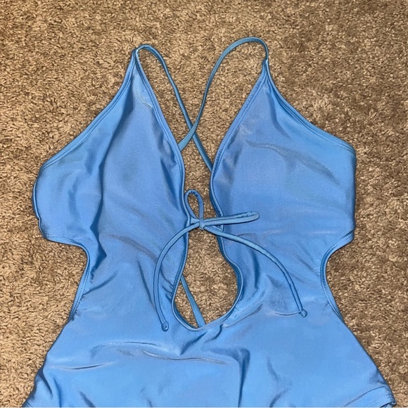 Shade and Shore Light Blue Monokini Keyhole One Piece Swimsuit, size Medium - Picture 4 of 7